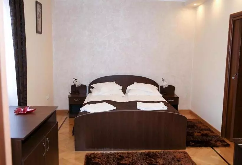 ペンション Oli House