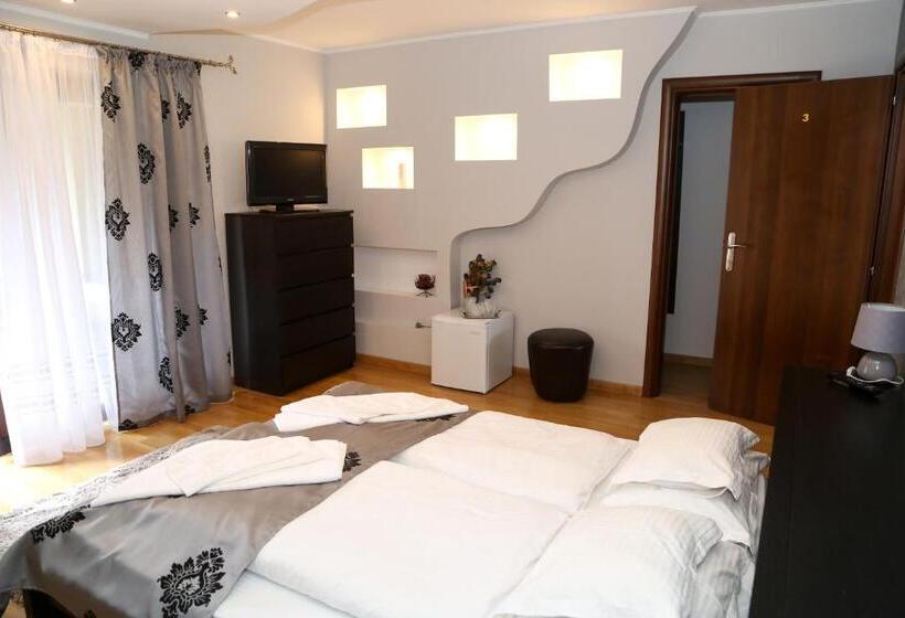 پانسیون Oli House