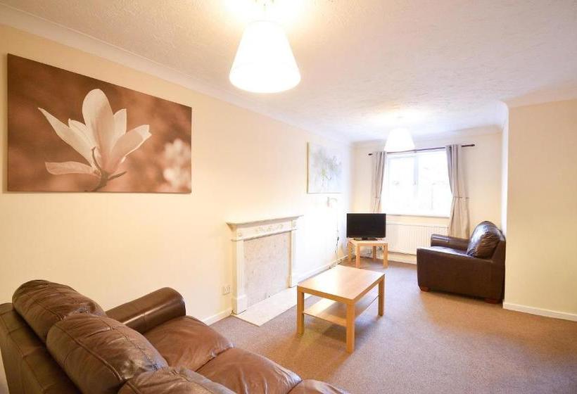 بنسيون Town Or Country Captains House