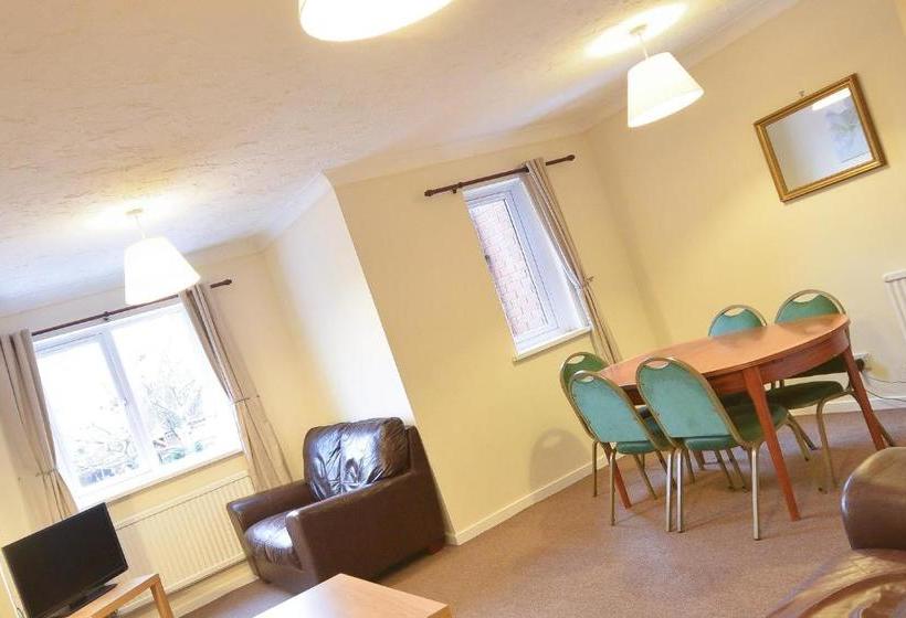 بنسيون Town Or Country Captains House