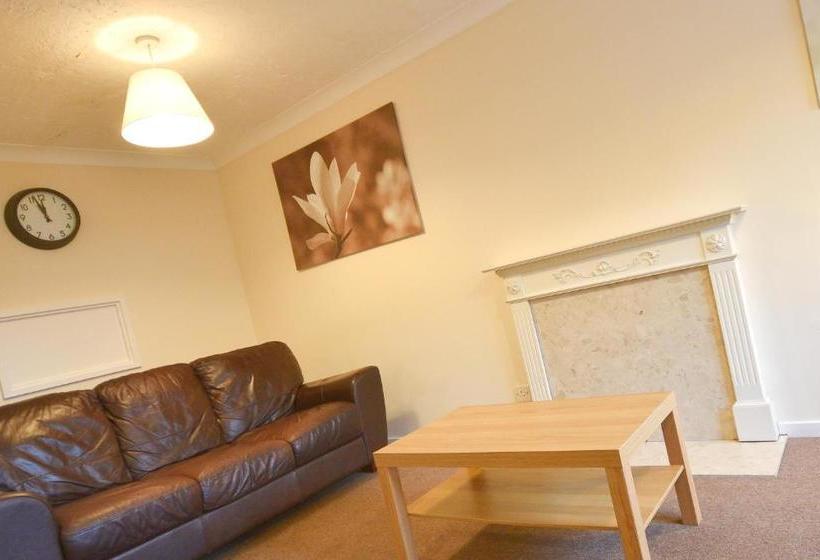 بنسيون Town Or Country Captains House