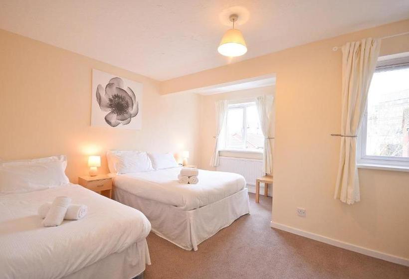 بنسيون Town Or Country Captains House