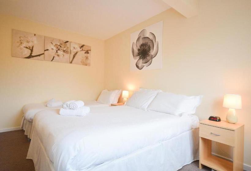 بنسيون Town Or Country Captains House