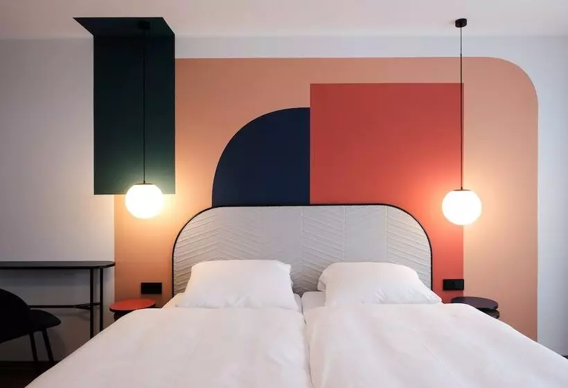 هتل The Dot | 24/7 Checkin