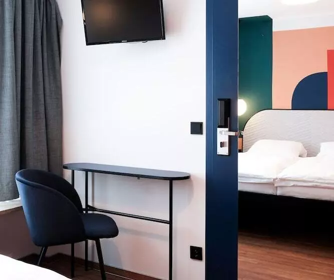 هتل The Dot | 24/7 Checkin