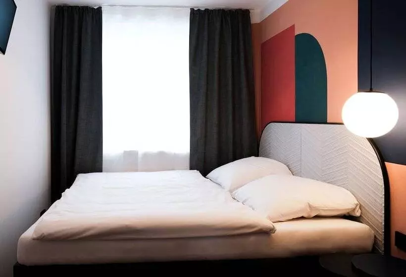 هتل The Dot | 24/7 Checkin