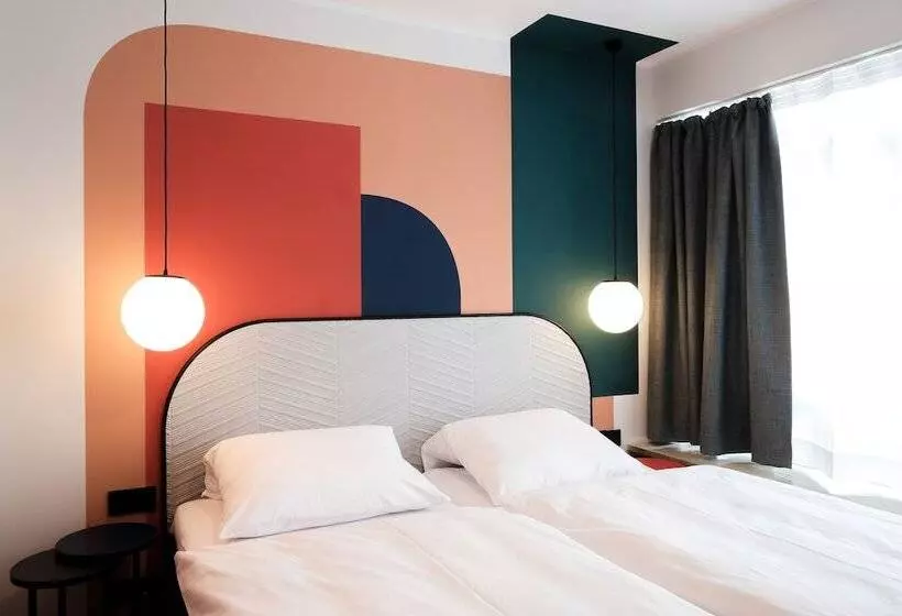 هتل The Dot | 24/7 Checkin