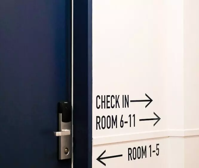 هتل The Dot | 24/7 Checkin