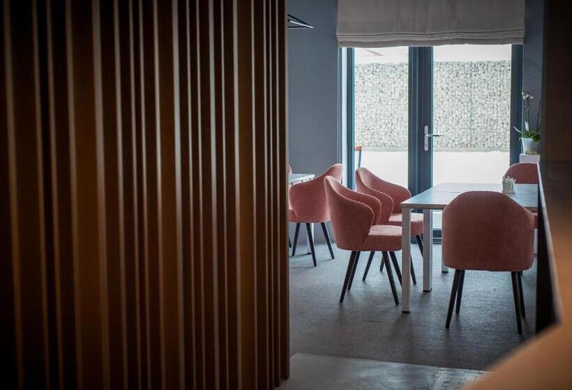 پانسیون Element