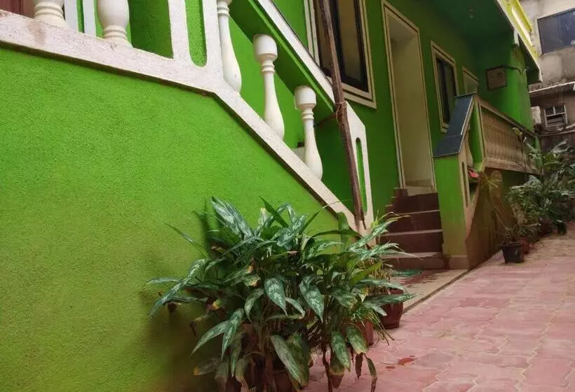 پانسیون Luiza Guest House