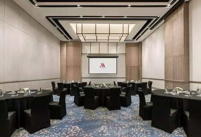 هتل Clark Marriott