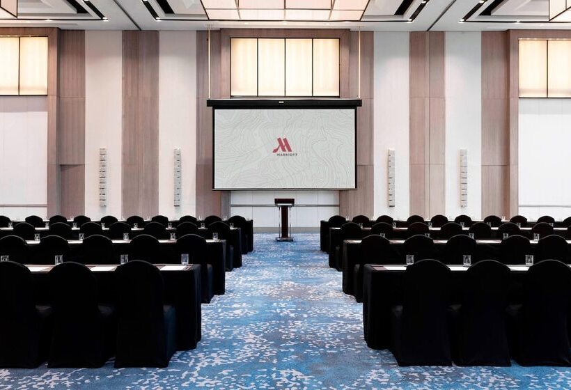 בית מלון כפרי Clark Marriott