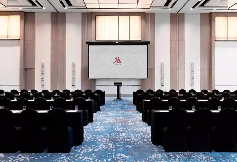 هتل Clark Marriott