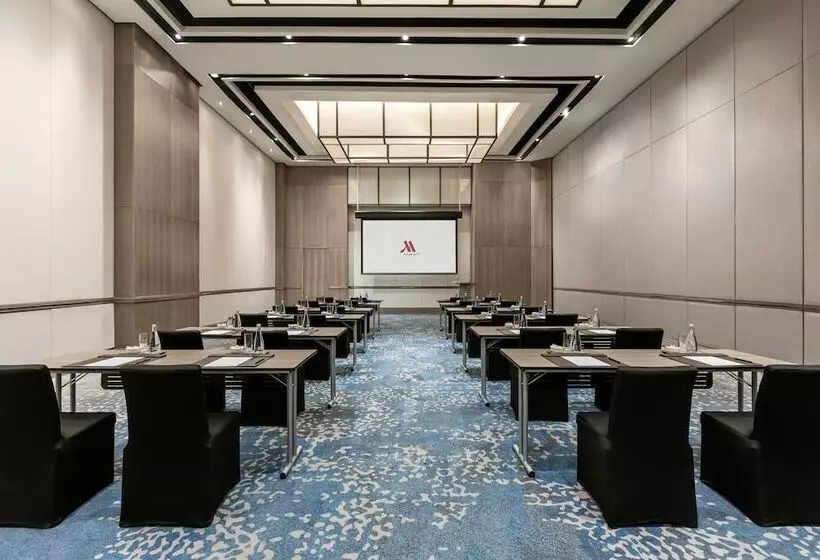 هتل Clark Marriott