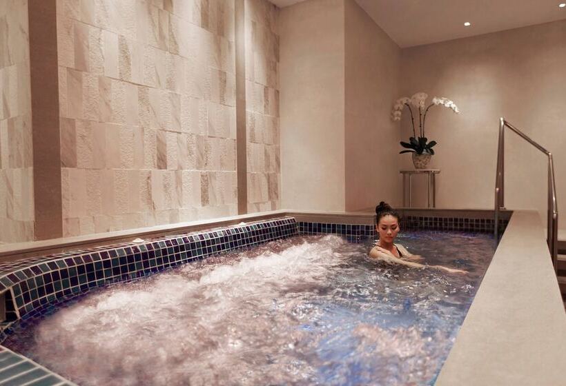 בית מלון כפרי Clark Marriott