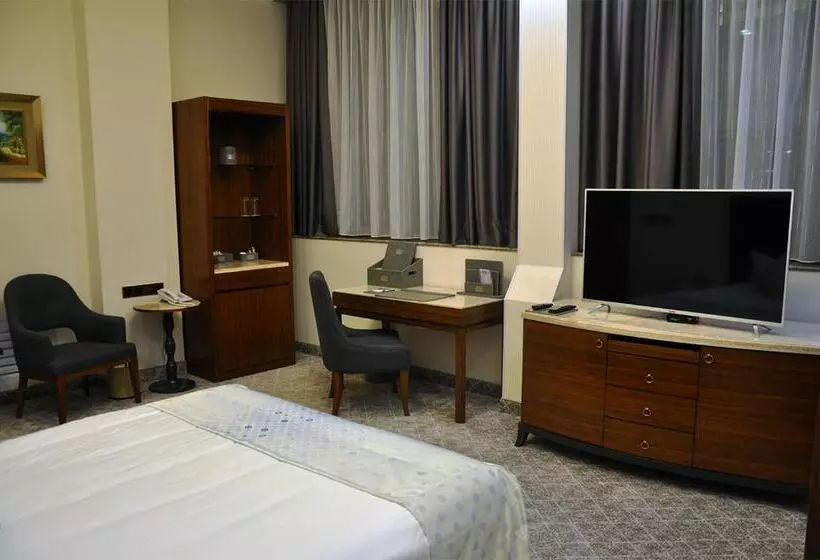 هتل Parliament Palace