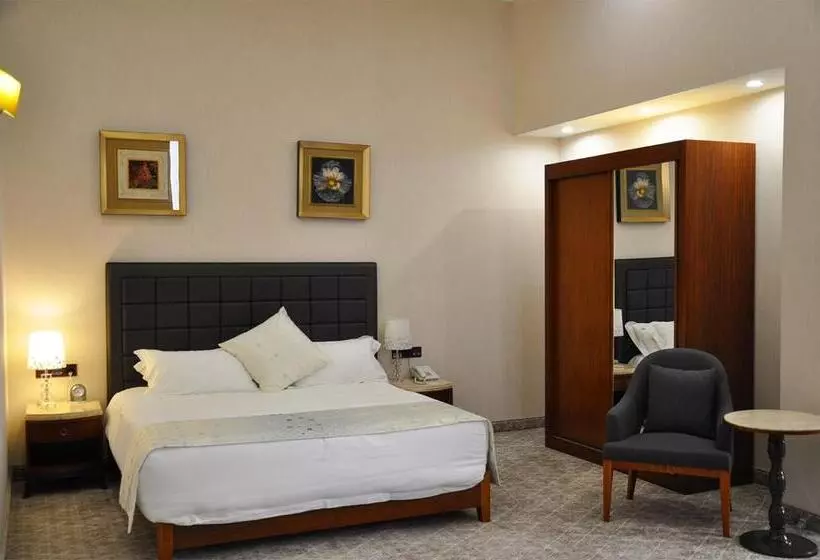 هتل Parliament Palace