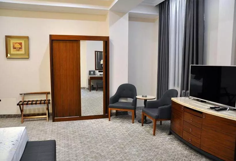 هتل Parliament Palace