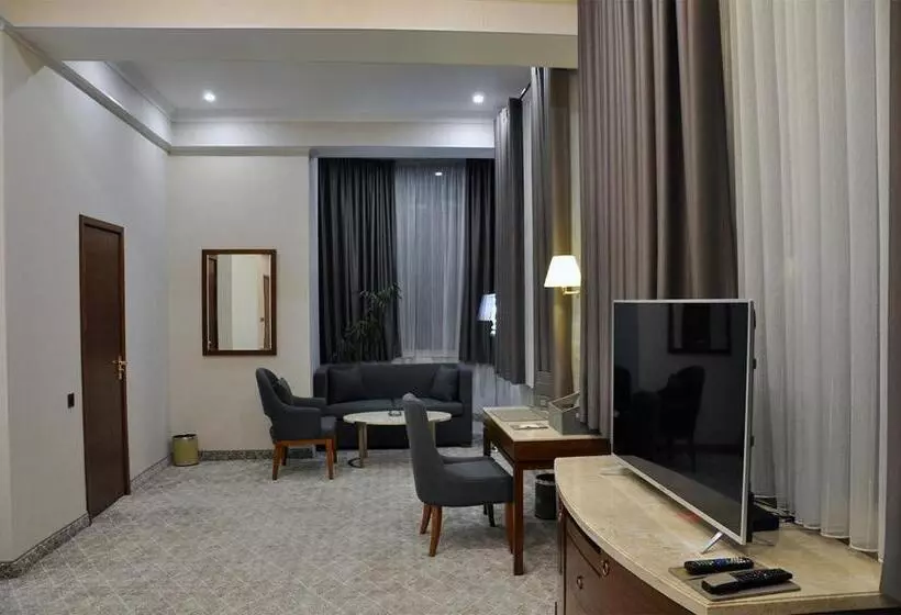 هتل Parliament Palace