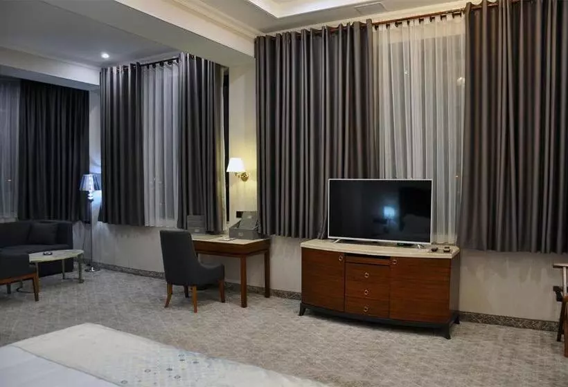 هتل Parliament Palace