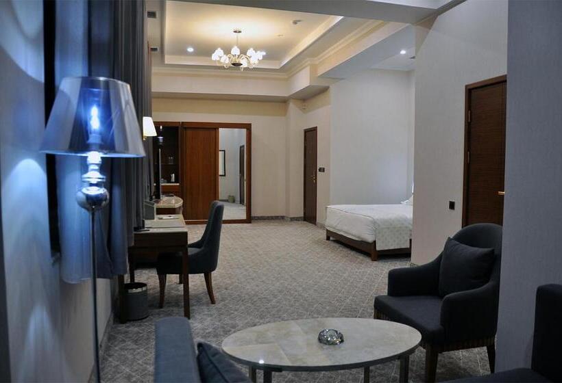 בית מלון כפרי Parliament Palace