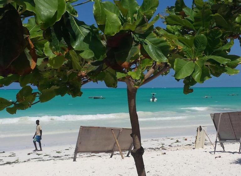 ユースホステル Sunny House Paje Ii