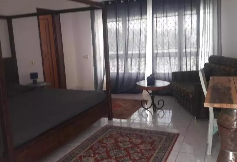 تختخواب و صبحانه Residence La Casa Blanca