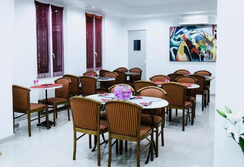 בית מלון כפרי Des Arcades