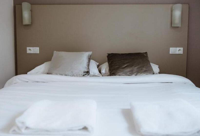 בית מלון כפרי Des Arcades