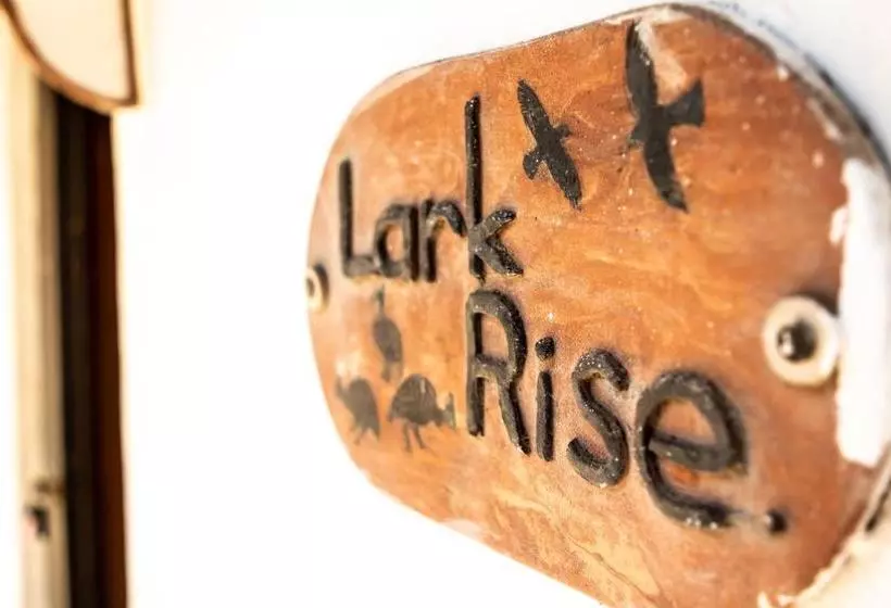 پانسیون Cairn Grace