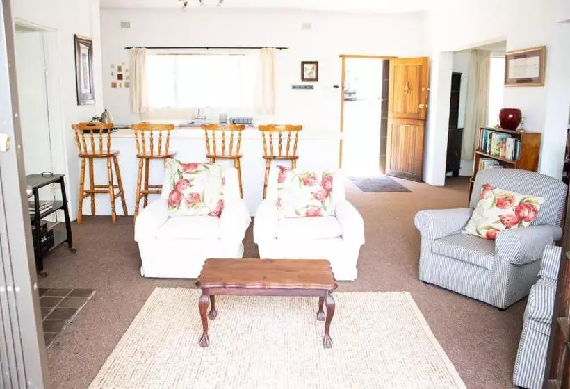 پانسیون Cairn Grace