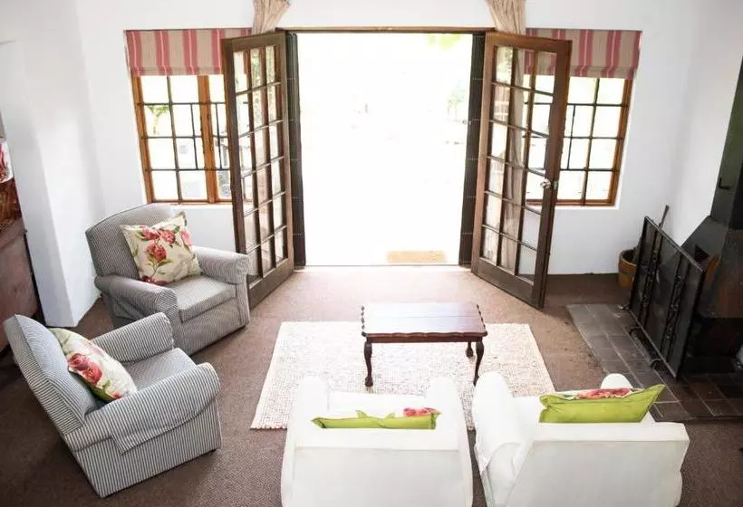 پانسیون Cairn Grace