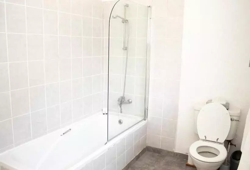 پانسیون Cairn Grace