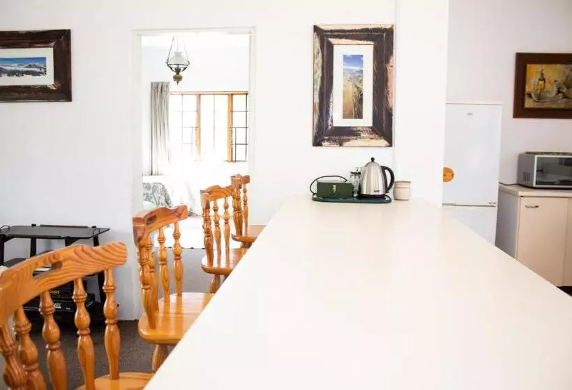 پانسیون Cairn Grace