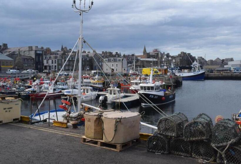 호스텔 Cheers Cafe Bar & Tavern