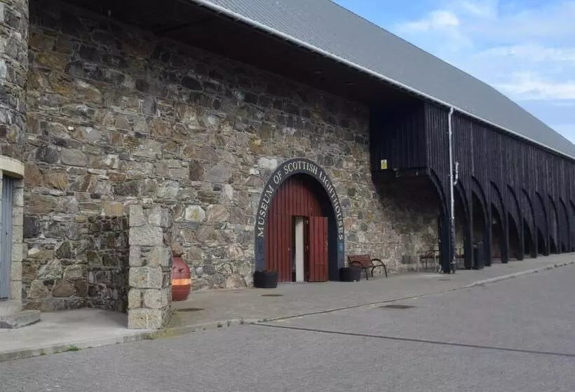 Retkeilymaja Cheers Cafe Bar & Tavern