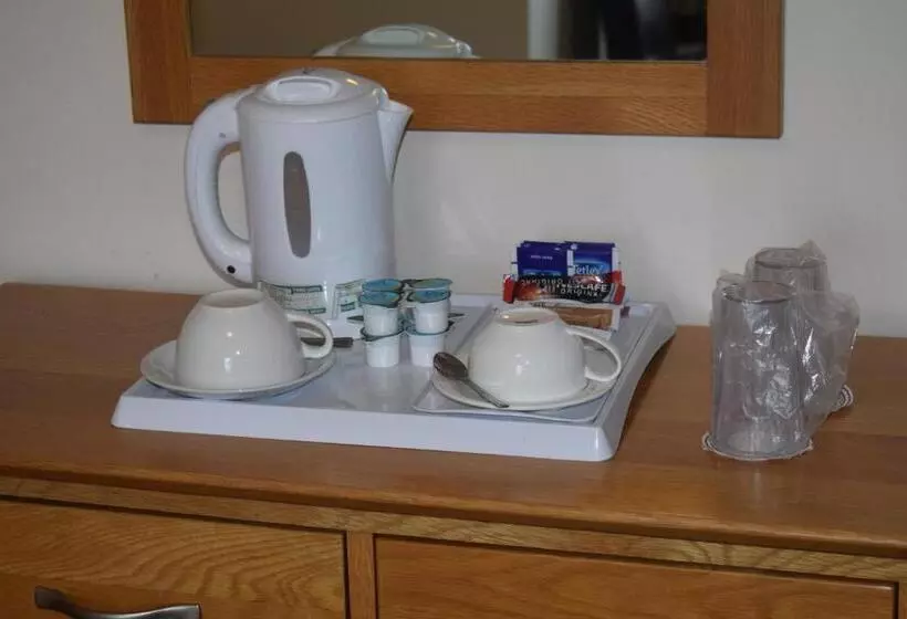 Retkeilymaja Cheers Cafe Bar & Tavern