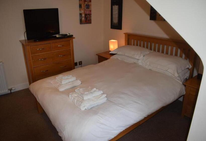 호스텔 Cheers Cafe Bar & Tavern