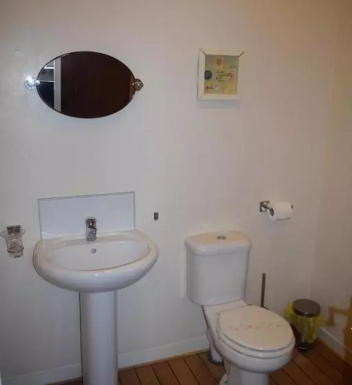 Retkeilymaja Cheers Cafe Bar & Tavern