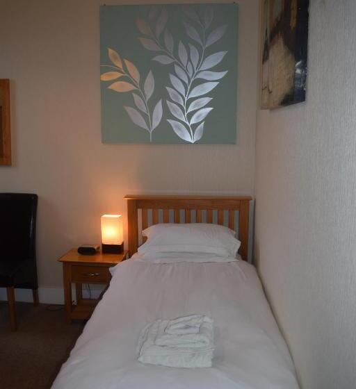 호스텔 Cheers Cafe Bar & Tavern