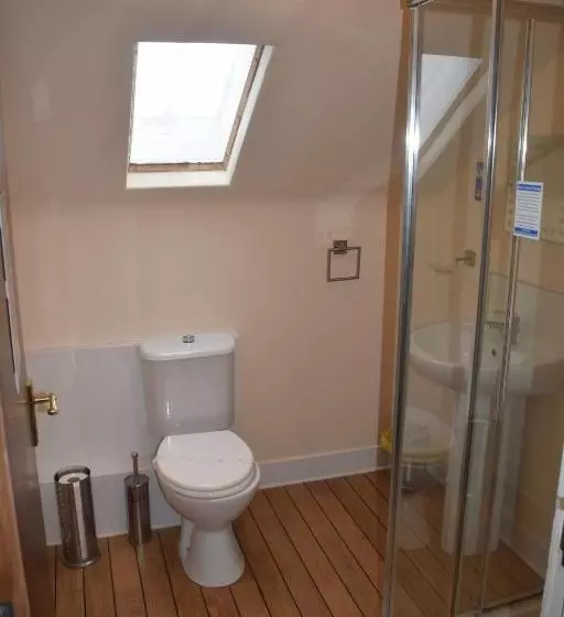 Retkeilymaja Cheers Cafe Bar & Tavern