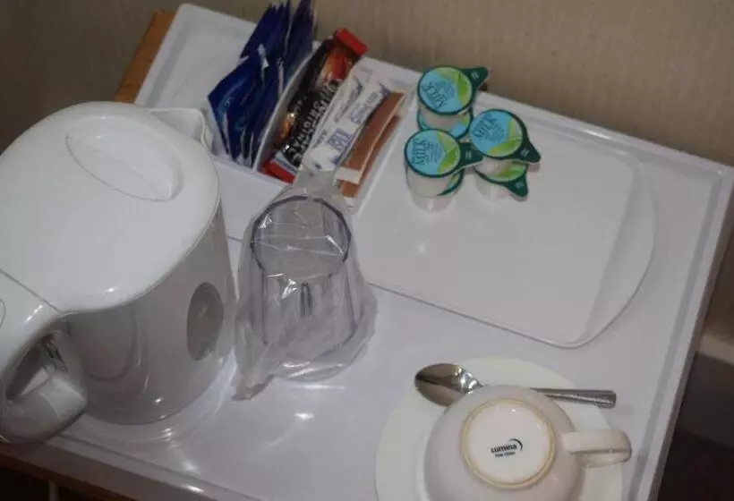 Retkeilymaja Cheers Cafe Bar & Tavern