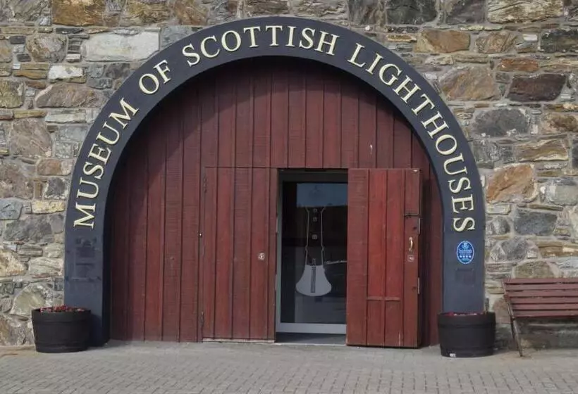 Retkeilymaja Cheers Cafe Bar & Tavern