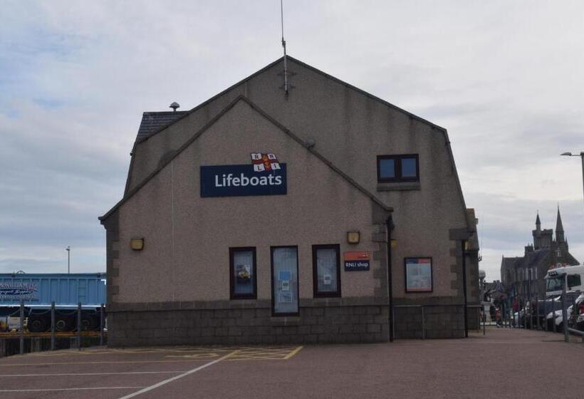 호스텔 Cheers Cafe Bar & Tavern