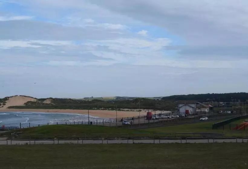 Retkeilymaja Cheers Cafe Bar & Tavern