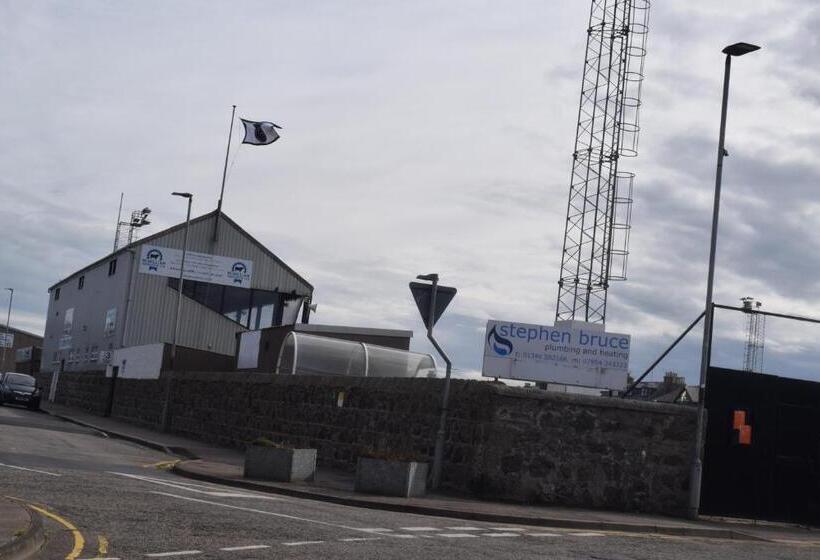 호스텔 Cheers Cafe Bar & Tavern