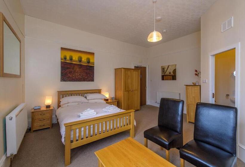 호스텔 Cheers Cafe Bar & Tavern