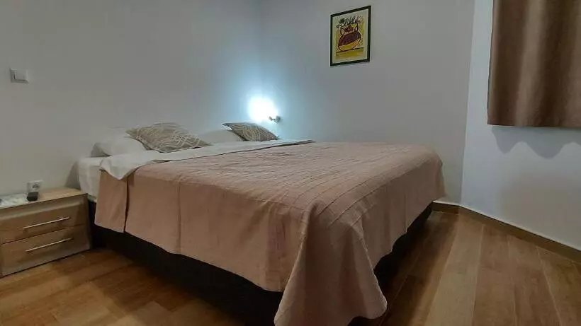 پانسیون Apartmani Barka