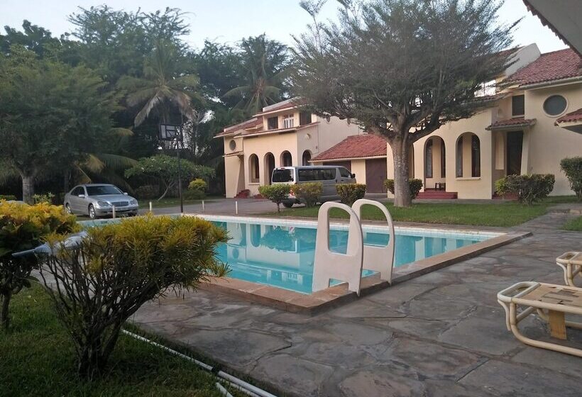 تختخواب و صبحانه Chrystal Palace Resort Malindi