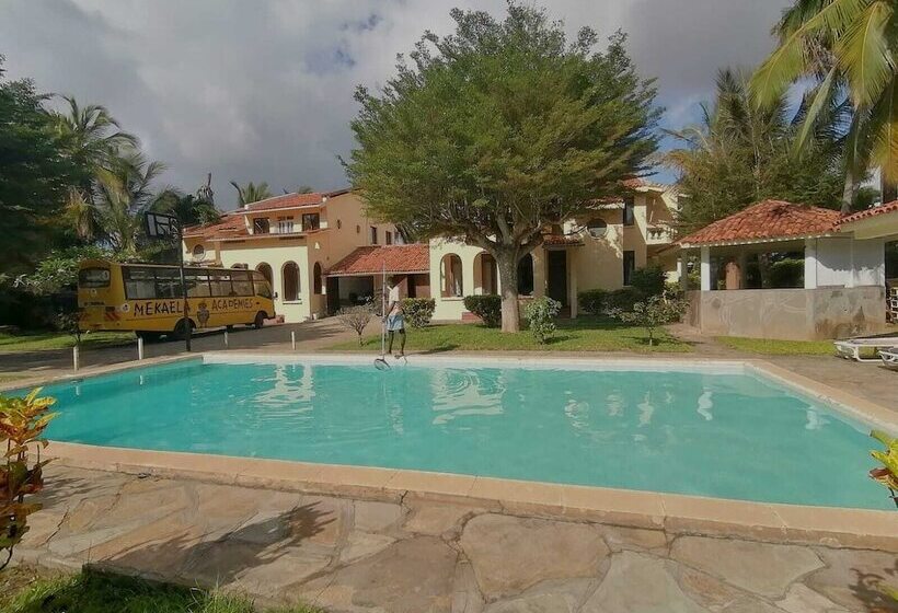 تختخواب و صبحانه Chrystal Palace Resort Malindi